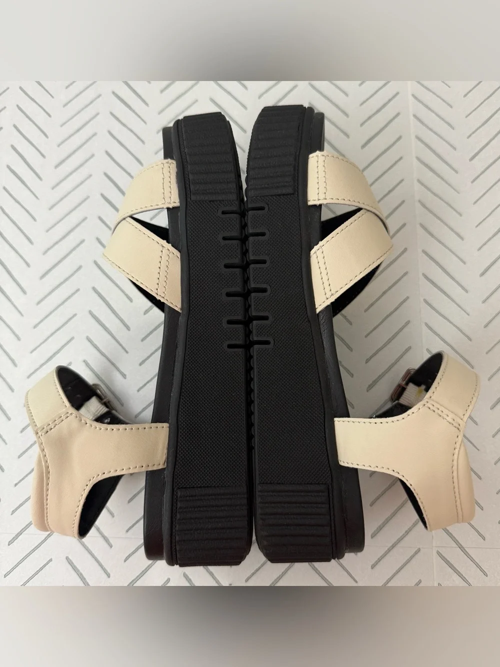 Jellypop Comfort Fit Tan & Black Criss Cross Straps Platform Sandal 6.5